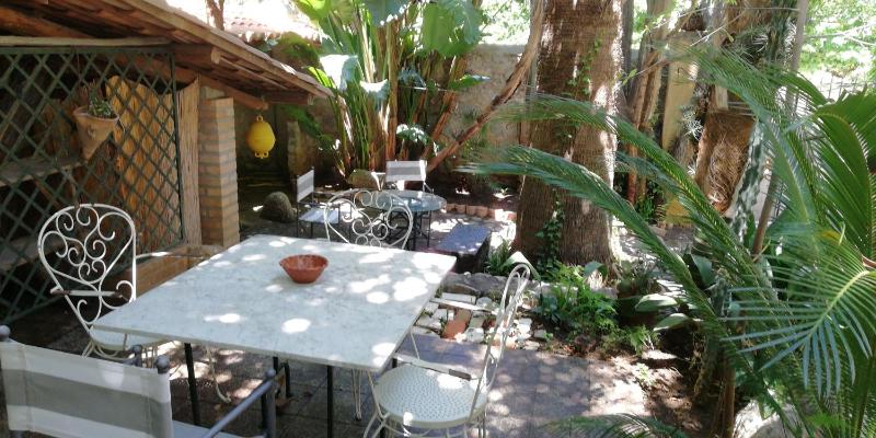 Villino with Garden - image 36