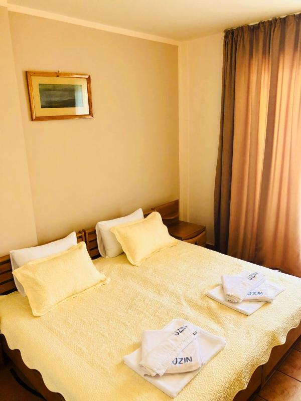 Twin Room with Balcony image 2