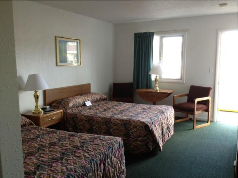 Double Room with Two Double Beds image 2