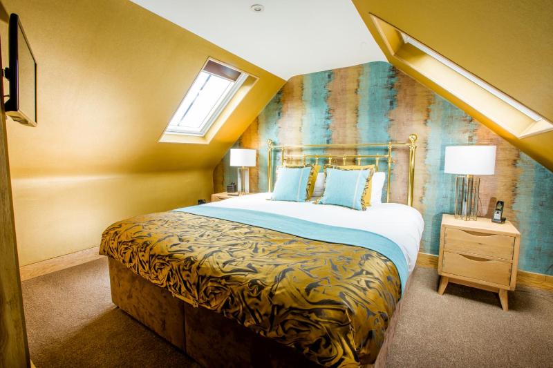 Standard King Room image 1
