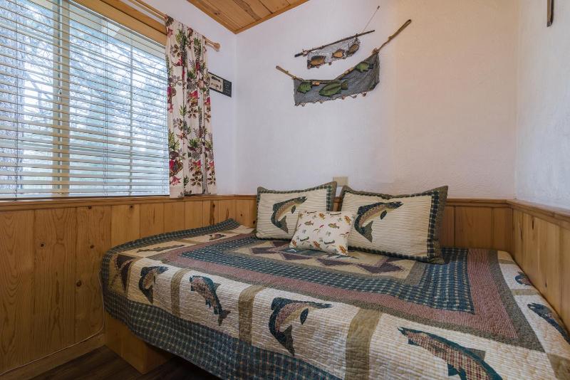 Queen Bed with Optional Twin Bed - Field & Stream image 3
