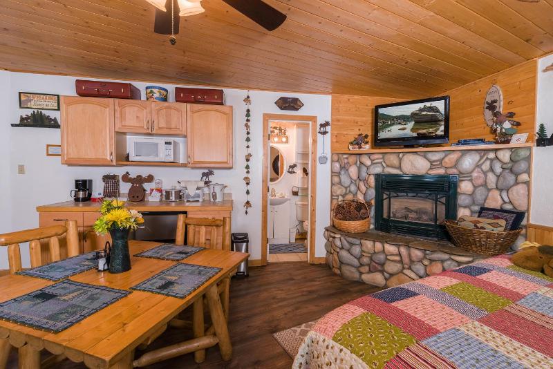Family Room with King and Queen Bed image 3