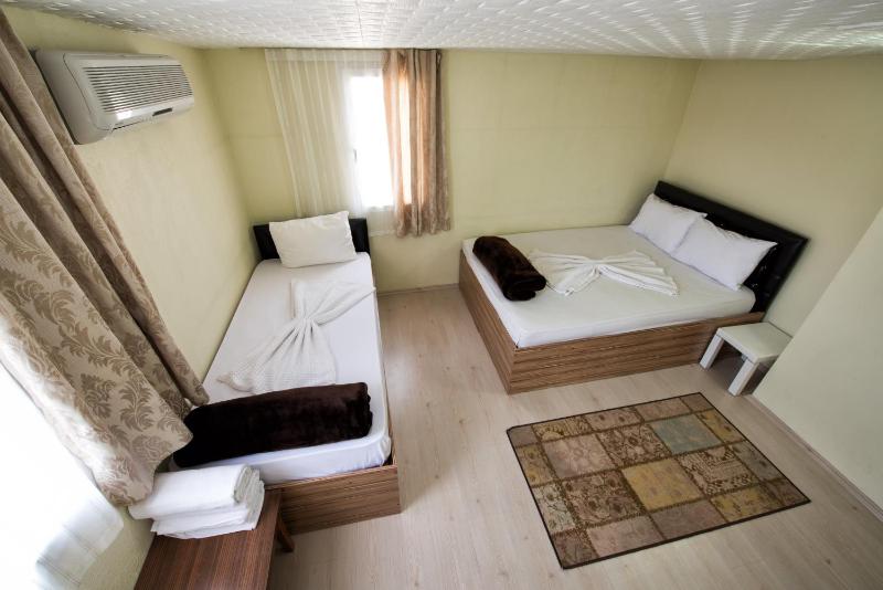 Double Room with Shower and Air Conditioning image 4