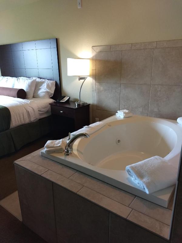King Suite with Spa Bath image 2