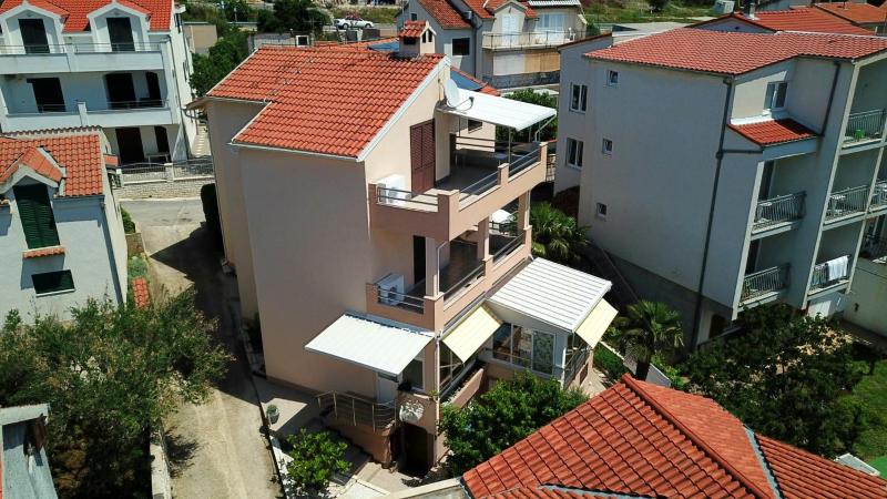 Studio Apartment with Sea View image 3