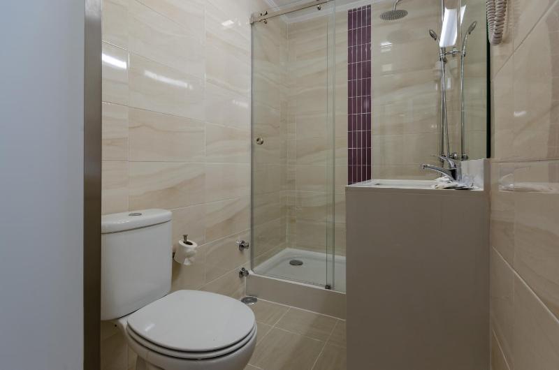 Triple Room image 2