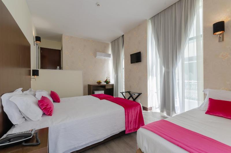 Triple Room image 3