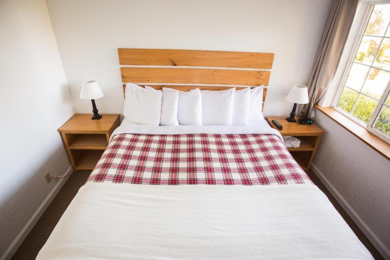 Two Bedroom Cottage with Spa image 3