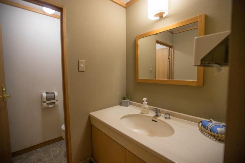 Refre Hotel - image 4