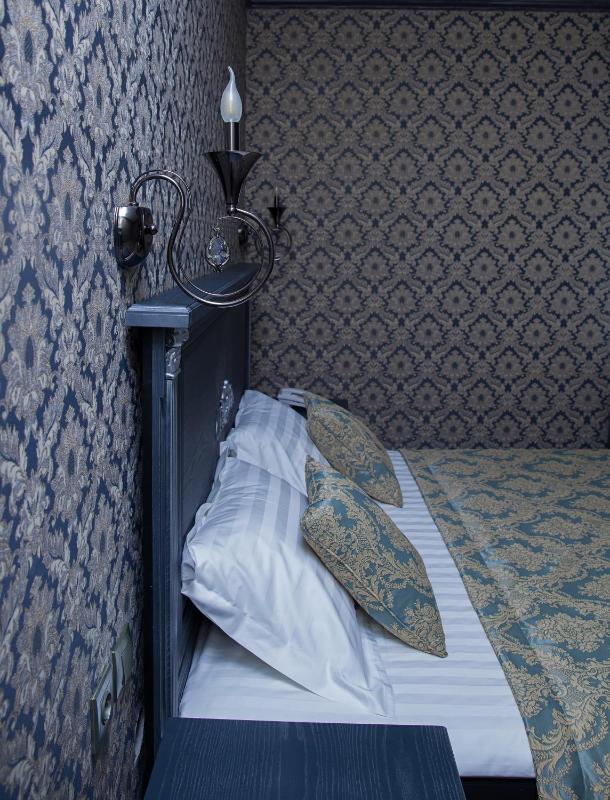 Deluxe Room image 3