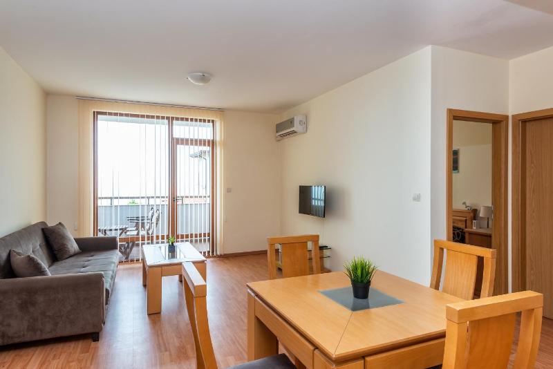 One-Bedroom Apartment with Sea View image 3