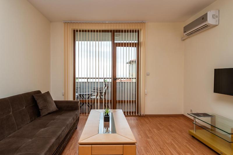 One-Bedroom Apartment with Sea View image 4