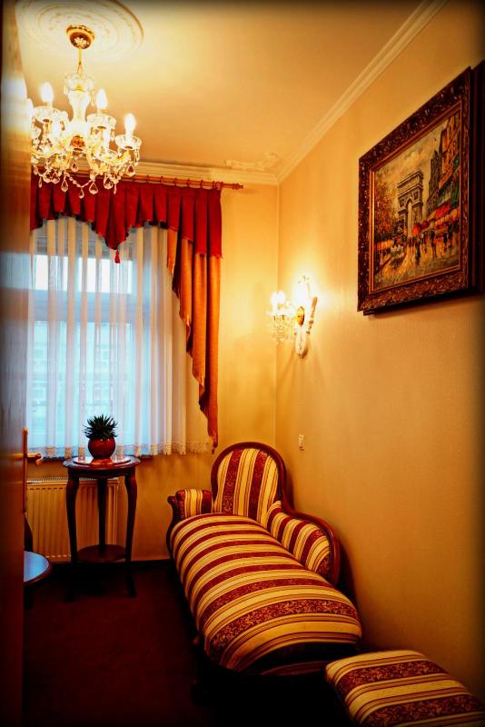 One-Bedroom Apartment image 3