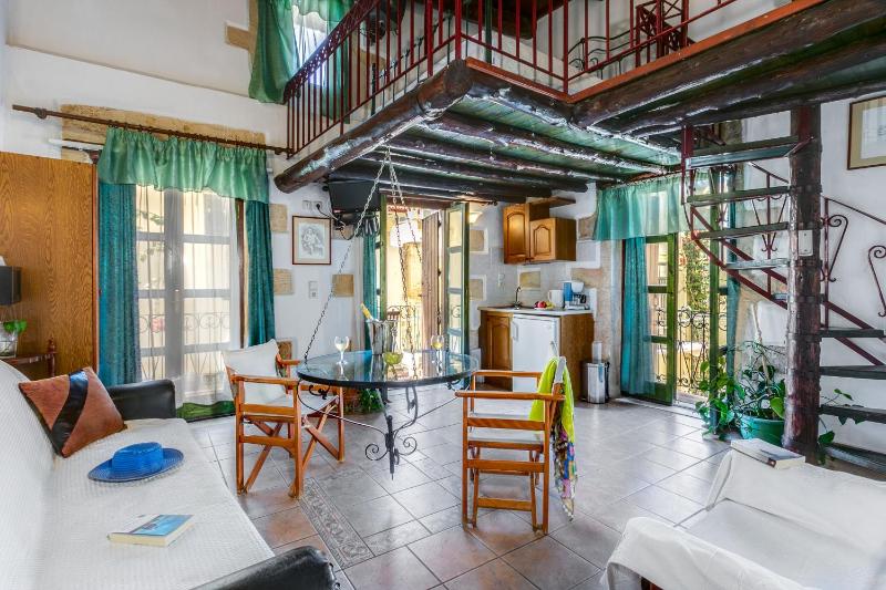 Triple Room with Balcony image 1