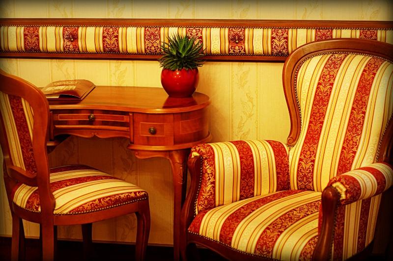 One-Bedroom Apartment image 3