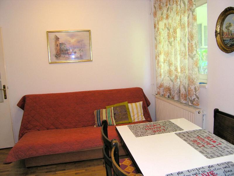 One-Bedroom Apartment image 3