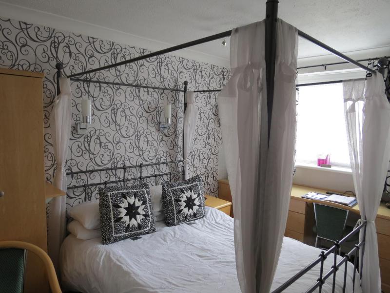Double Room with Four Poster Bed image 2
