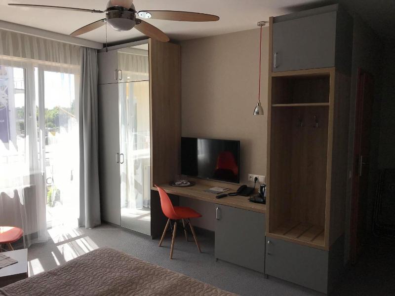 Deluxe Family Room image 2