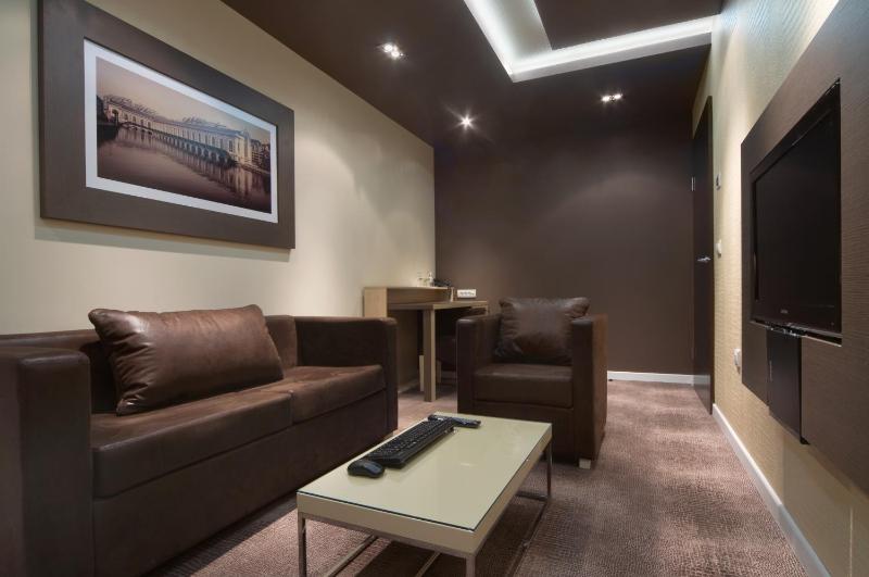 Comfort One-Bedroom Suite image 4