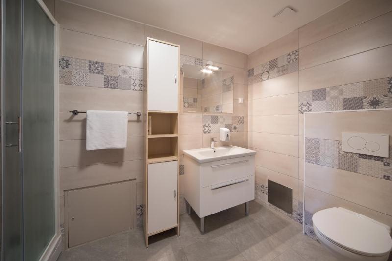 Large Double Room image 4