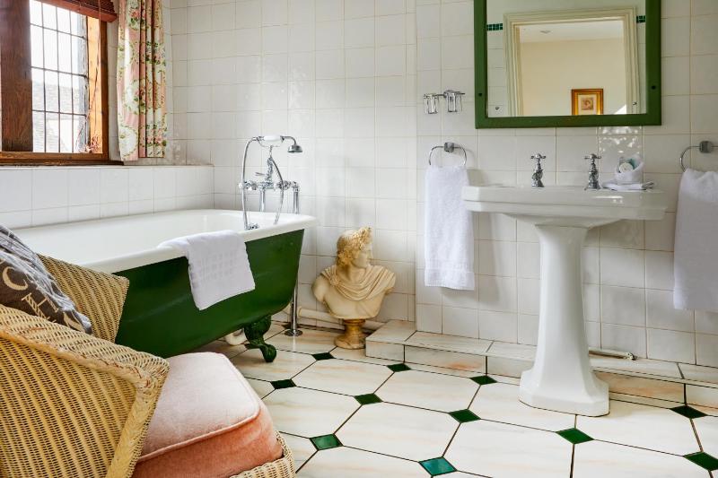 Deluxe Double or Twin Room image 2
