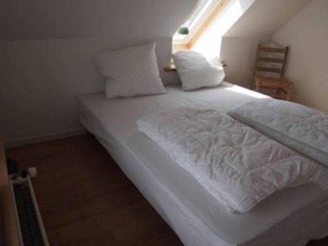 Twin Room image 4