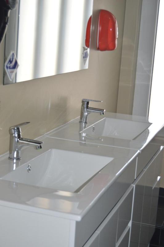 Standard Double or Twin Room with Balcony and Shared Bathroom image 3