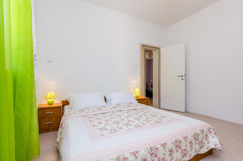One Bedroom Apartment with Terrace and Sea View image 3