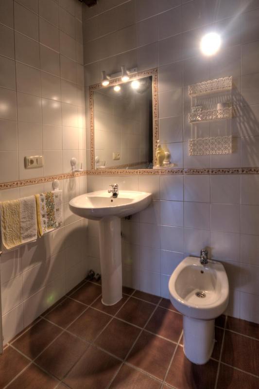 Five-Bedroom House image 3