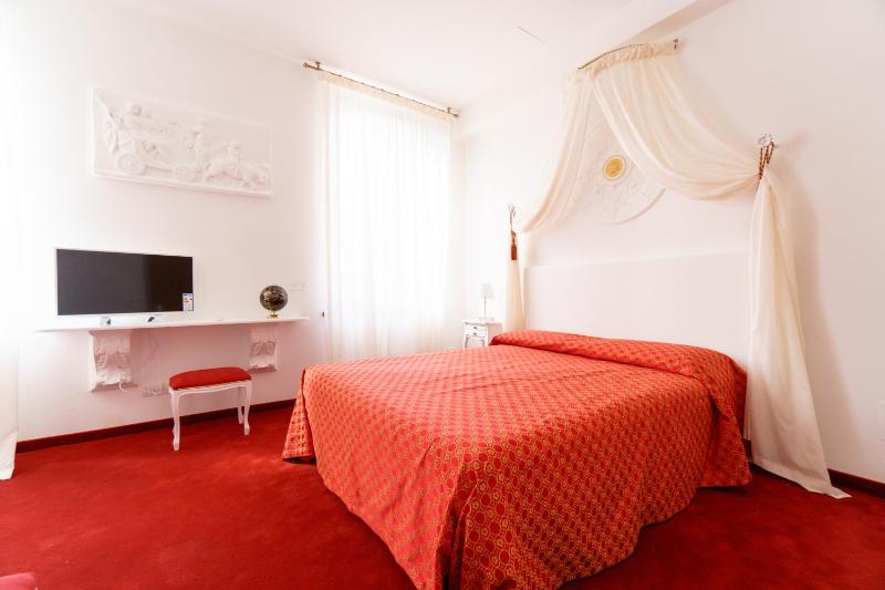Deluxe Single Room image 4
