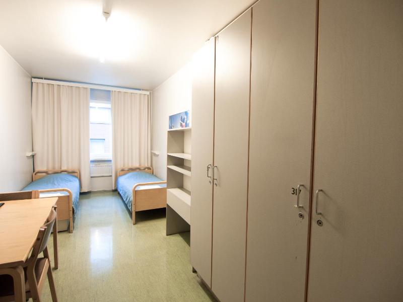Budget Twin Room with Shared Bathroom image 2