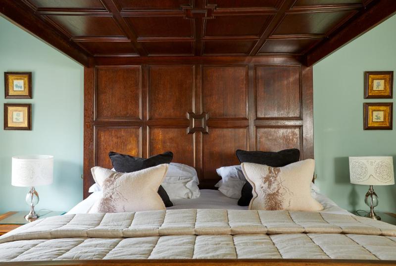 Deluxe Double Room with Four-Poster Bed image 2