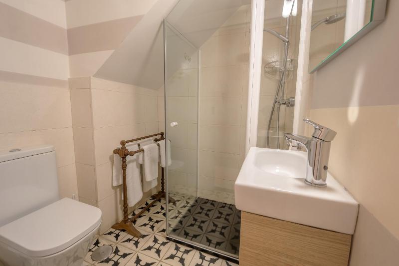 Superior One-Bedroom Apartment image 2