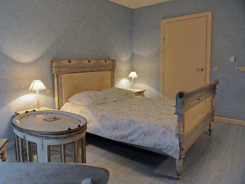 Large Double Room image 2