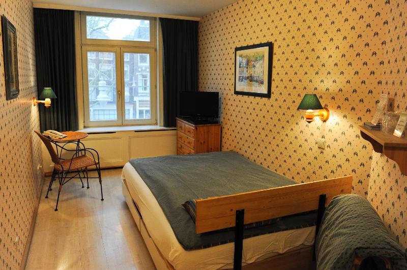 Small Double Room image 1