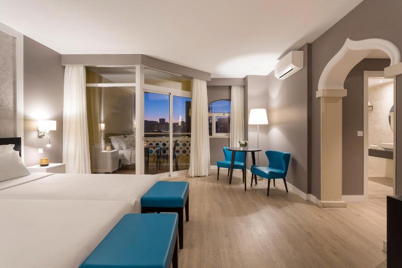 Double or Twin Room with Land View image 4