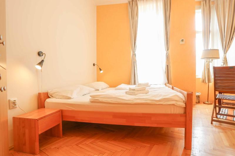 Pigeon Square Rooms - image 6