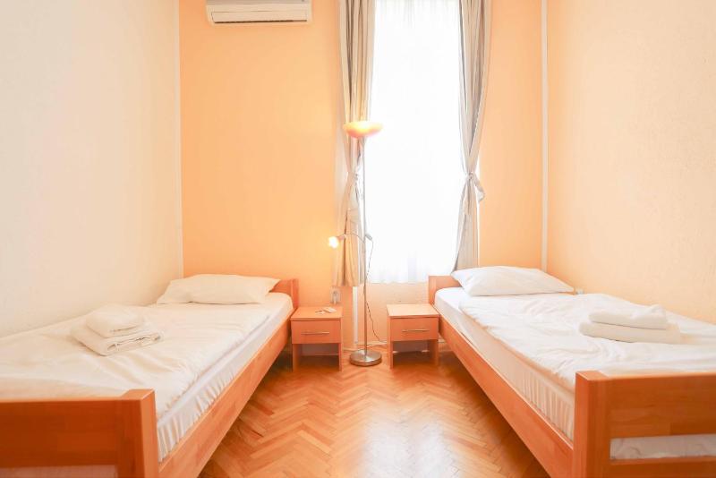 Pigeon Square Rooms - image 16