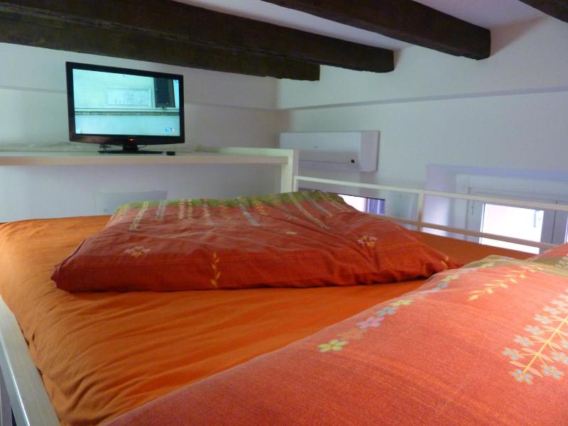 Studio with Sofa Bed image 2