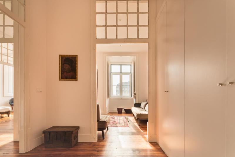 One-Bedroom Apartment with City View image 3