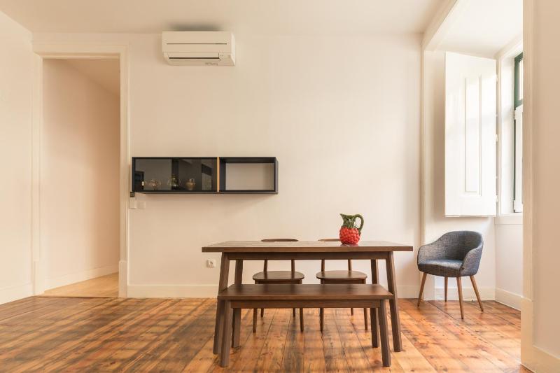 One-Bedroom Apartment image 2