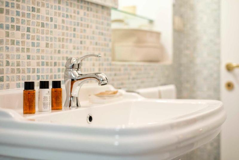 Double or Twin Room with Private Bathroom image 1