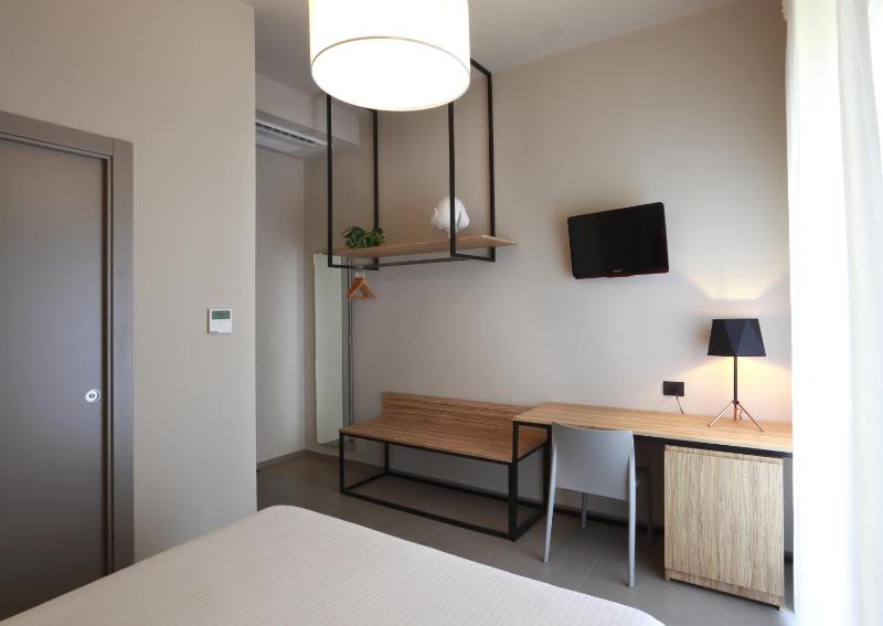 Double or Twin Room with Balcony image 3