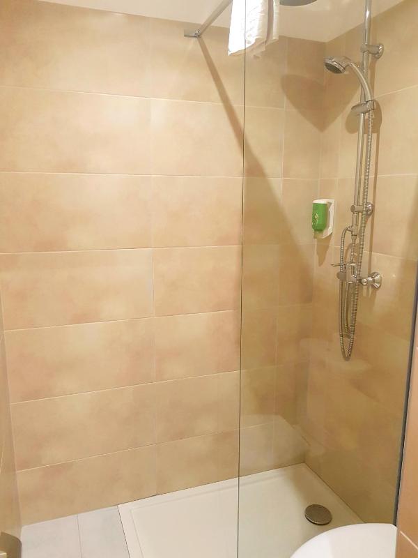 Standard Twin Room image 2