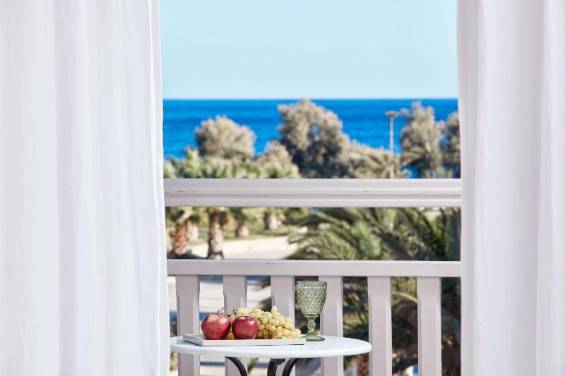 Superior Double Room with Sea View image 4