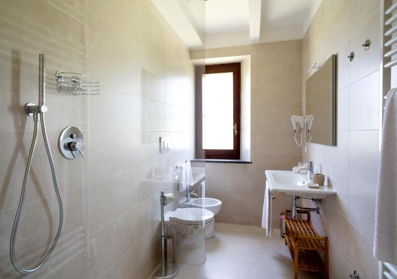 Deluxe Family Suite image 3