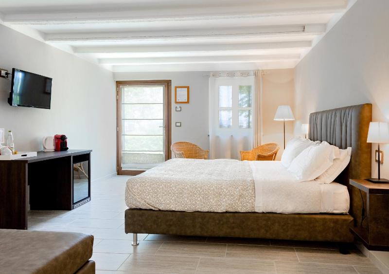 Deluxe Double Room image 1