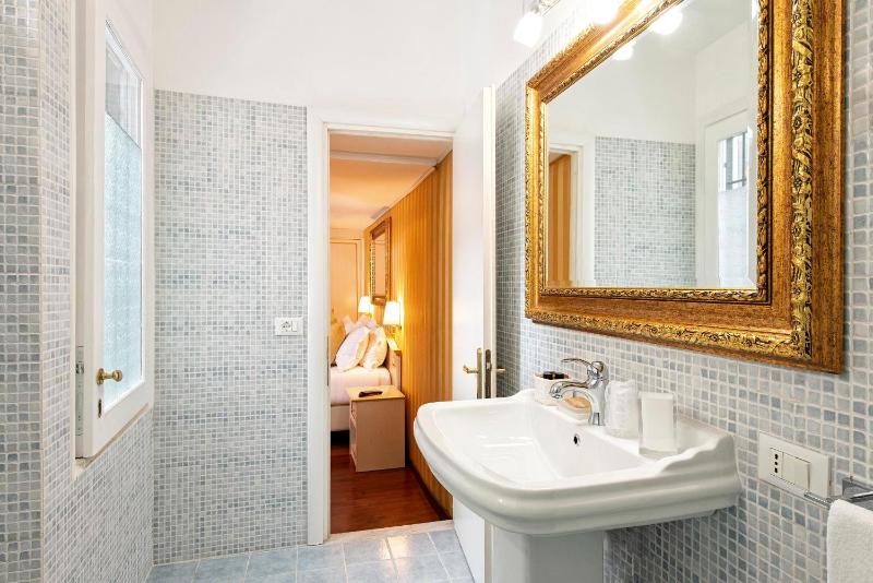 Triple Room with Terrace image 2
