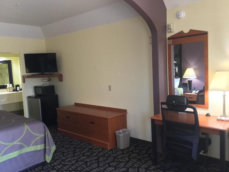 King Room - Non-Smoking image 2