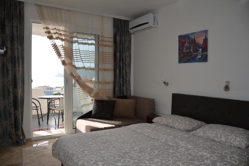Studio with Balcony and Sea View (3 Adults) image 4